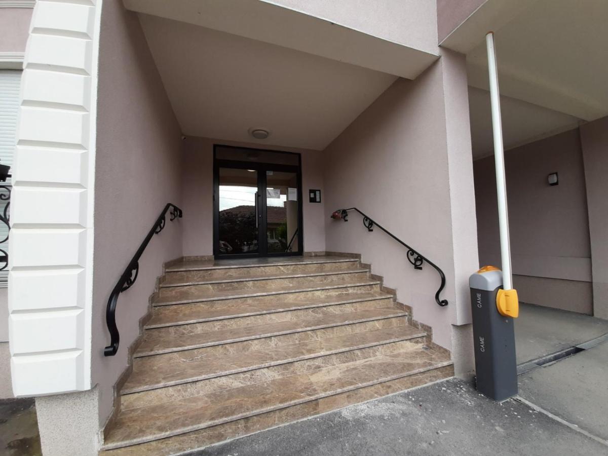 Ferienwohnung San Čačak Exterior foto